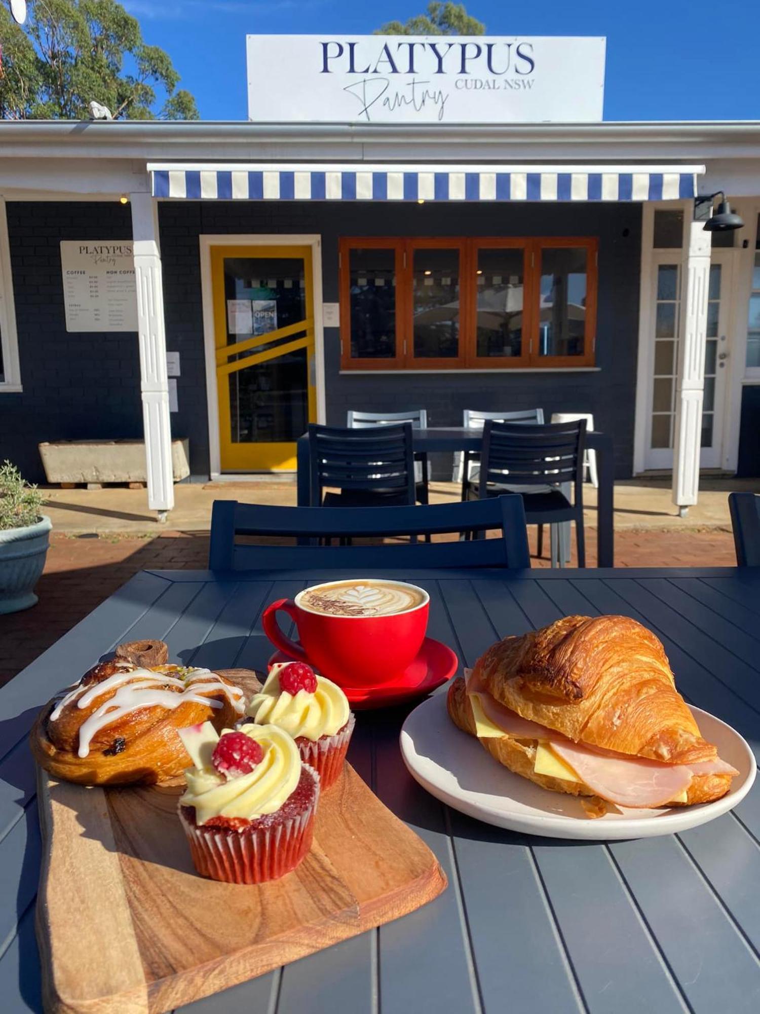The Platypus Accommodation & Cafe Cudal Exterior photo